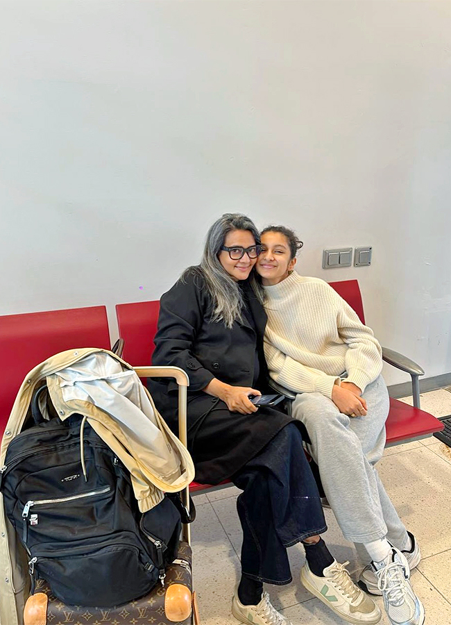 Mahesh Babu Family Vacation Viral Photos8