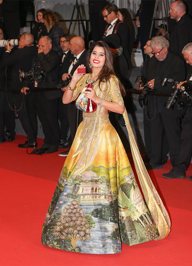 Cannes 2026 : Aarti Khetarpal wore Vrindavan themed Lehenga11