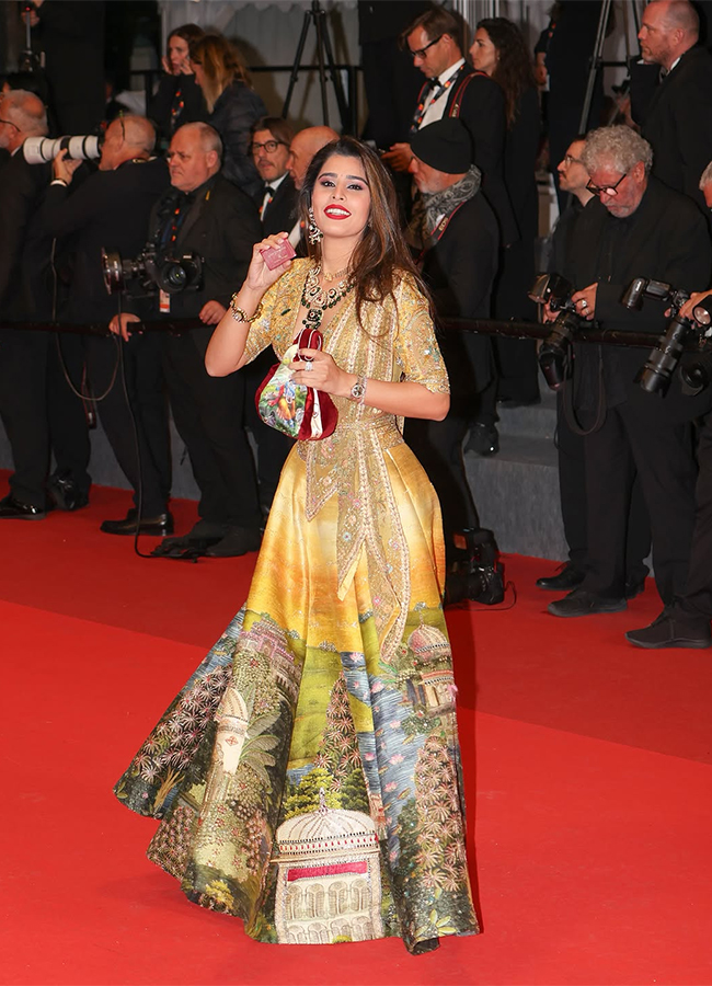 Cannes 2026 : Aarti Khetarpal wore Vrindavan themed Lehenga20