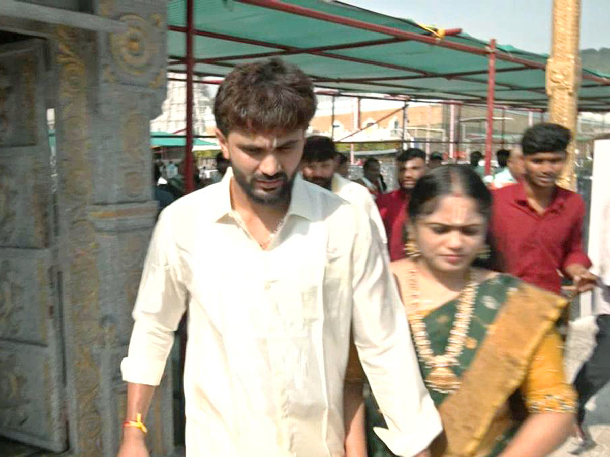 Indian Cricketer Nitish Kumar Reddy Visited Tirumala11