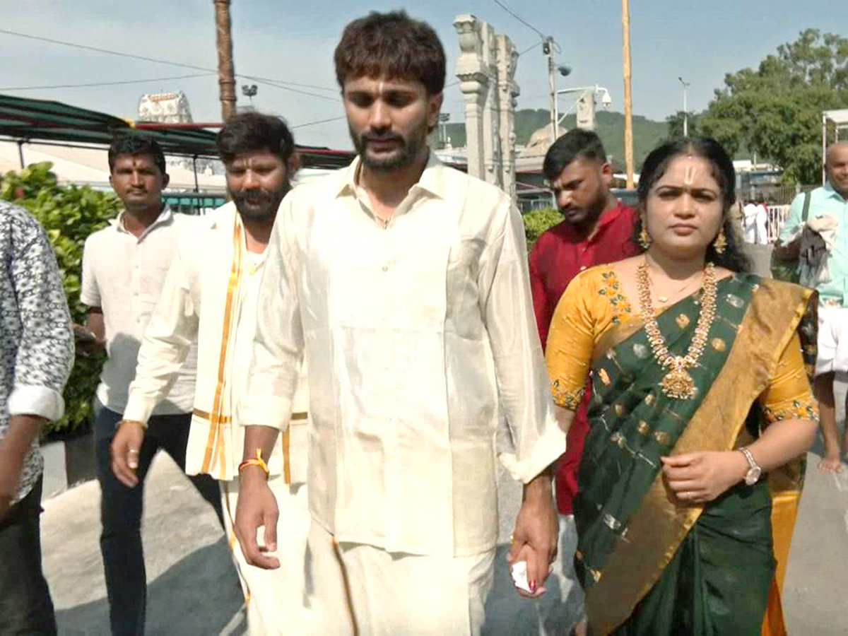 Indian Cricketer Nitish Kumar Reddy Visited Tirumala3