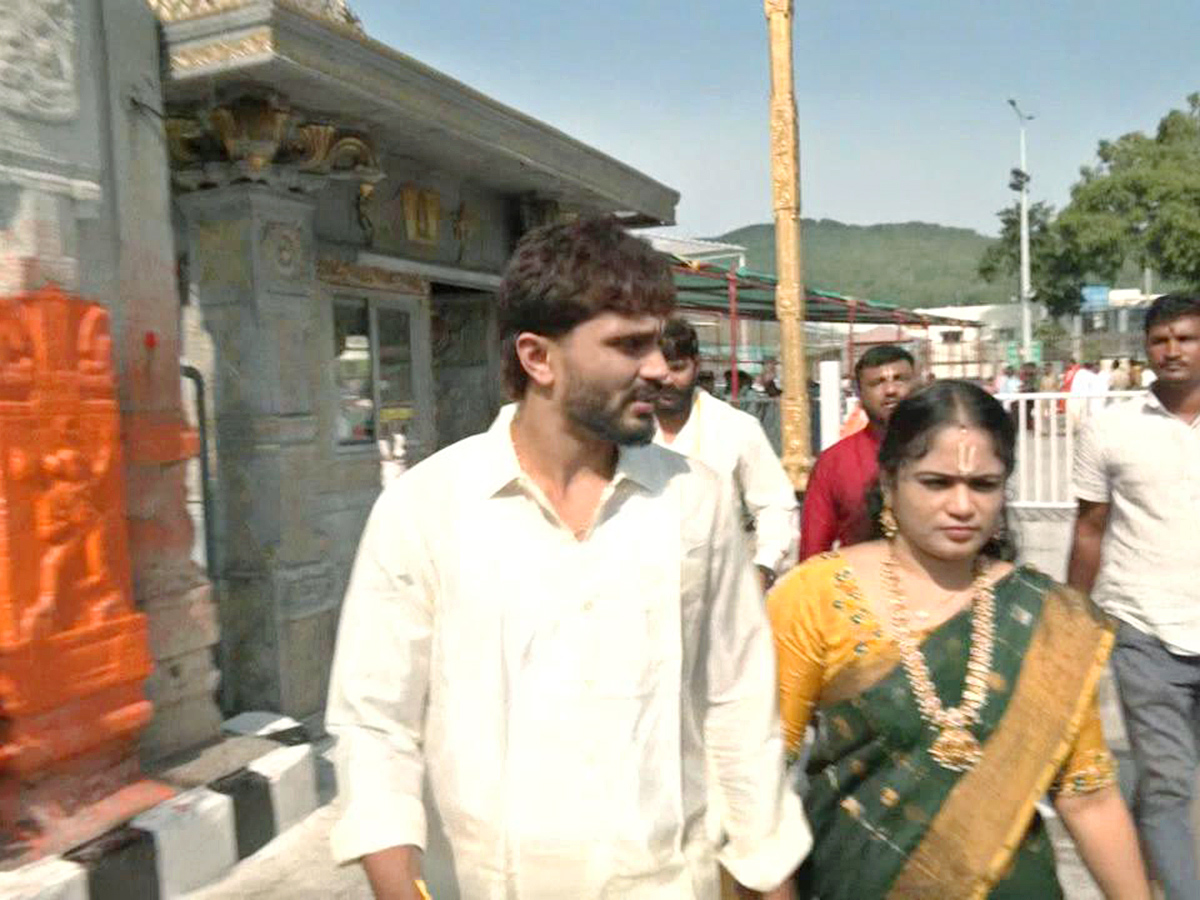 Indian Cricketer Nitish Kumar Reddy Visited Tirumala7