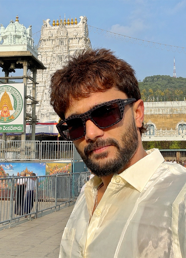 Indian Cricketer Nitish Kumar Reddy Visited Tirumala14