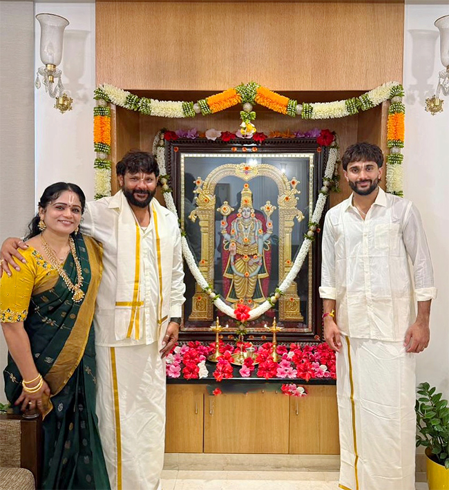 Indian Cricketer Nitish Kumar Reddy Visited Tirumala15