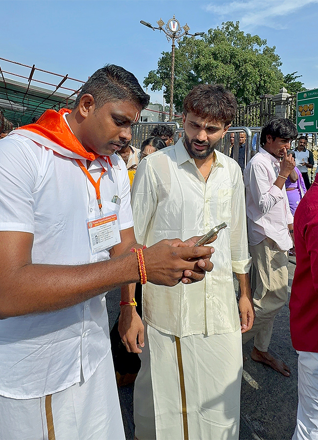 Indian Cricketer Nitish Kumar Reddy Visited Tirumala21