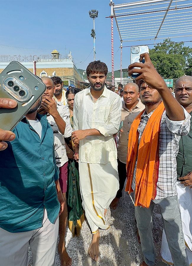Indian Cricketer Nitish Kumar Reddy Visited Tirumala22