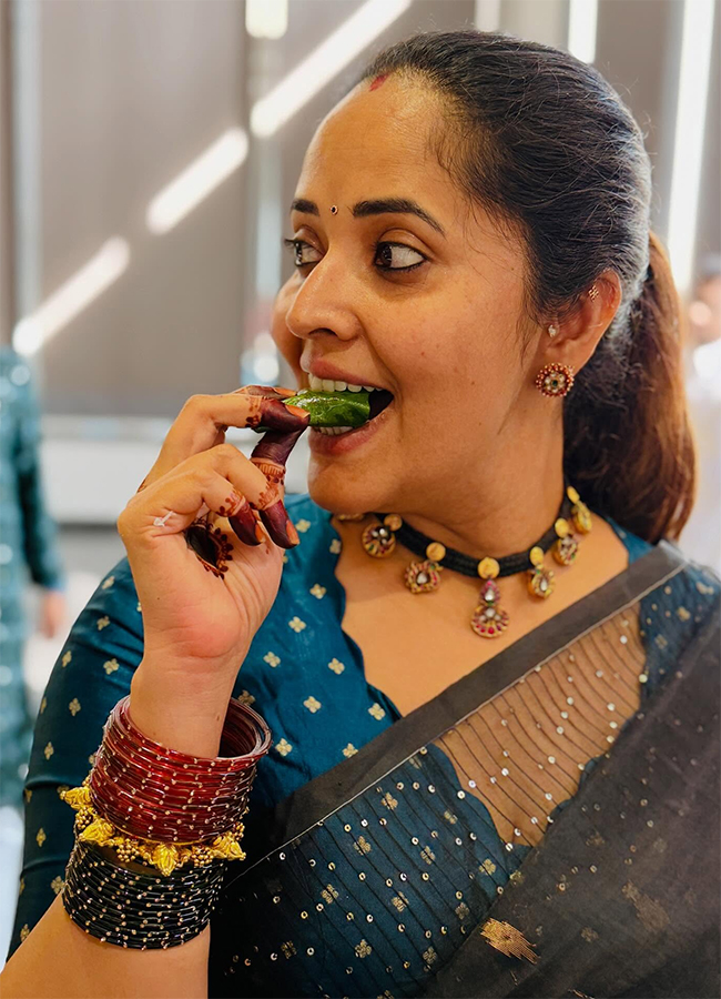 Tollywood Actress Anasuya Bharadwaj Birthday Special Photos17