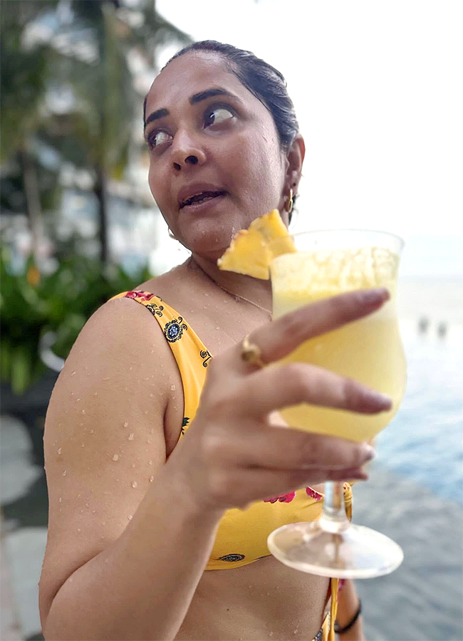 Tollywood Actress Anasuya Bharadwaj Birthday Special Photos5