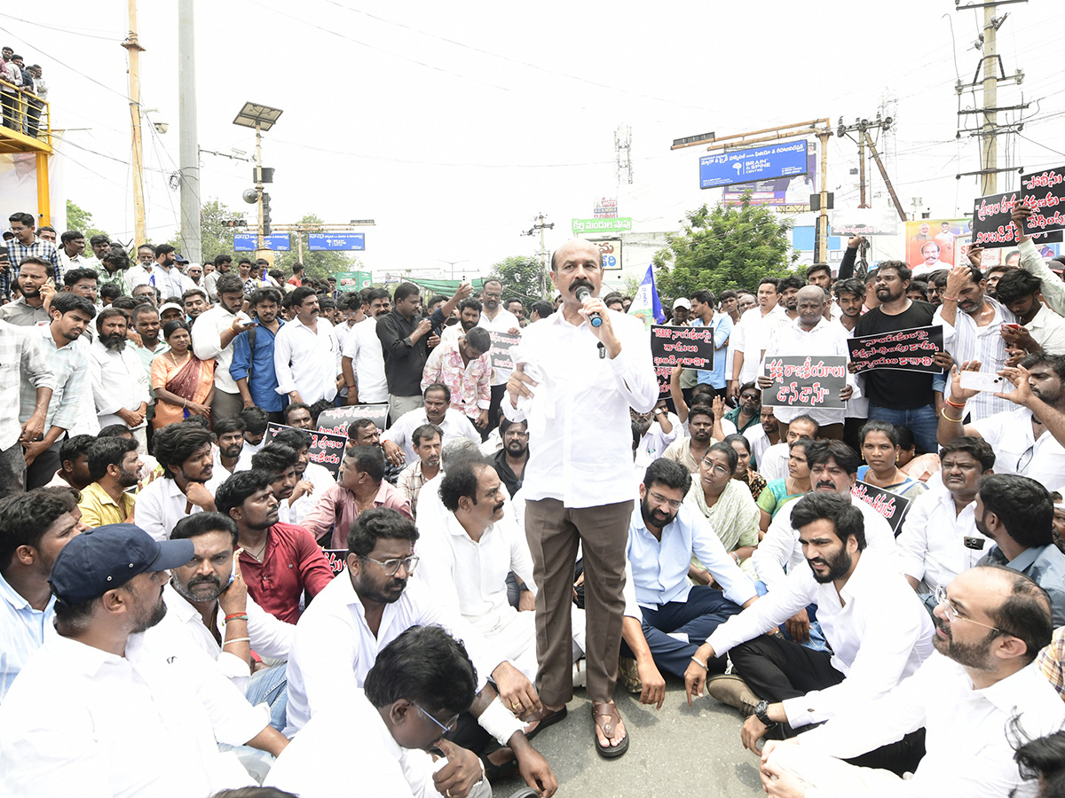 YSRCP Leaders Protest Against Three Town Police Kurnool20