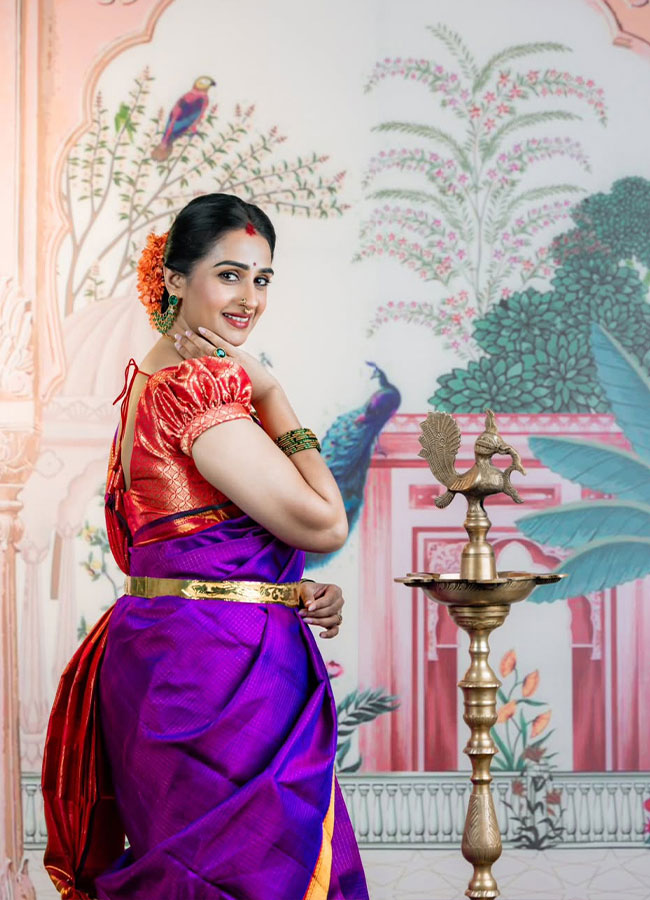 Gorgeous actress Laya looks stunning in her latest pictures8