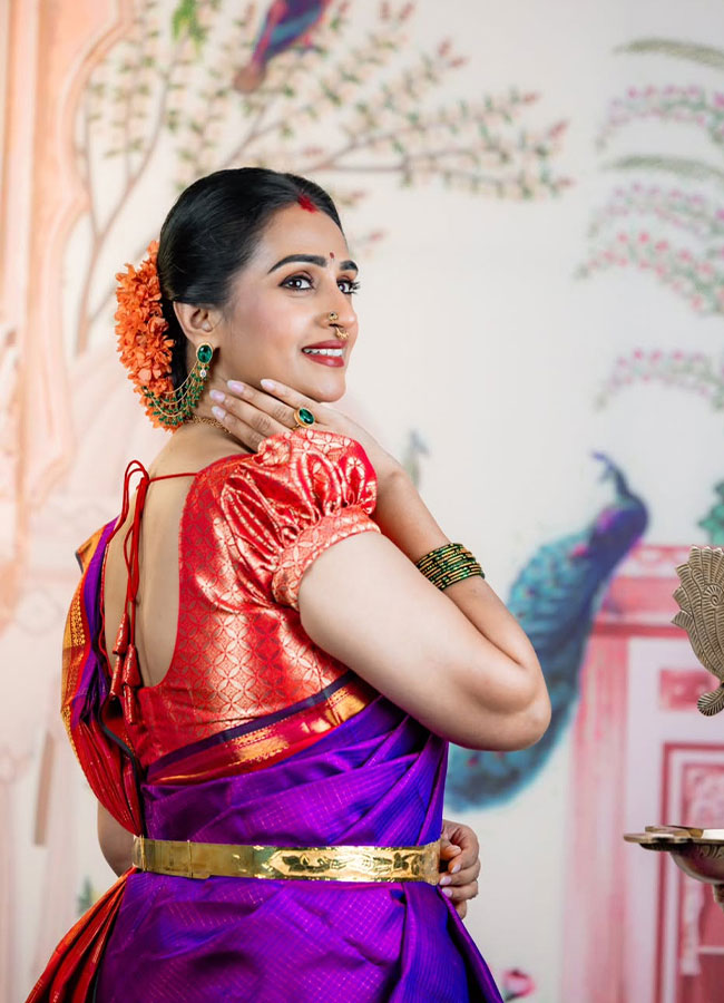 Gorgeous actress Laya looks stunning in her latest pictures10