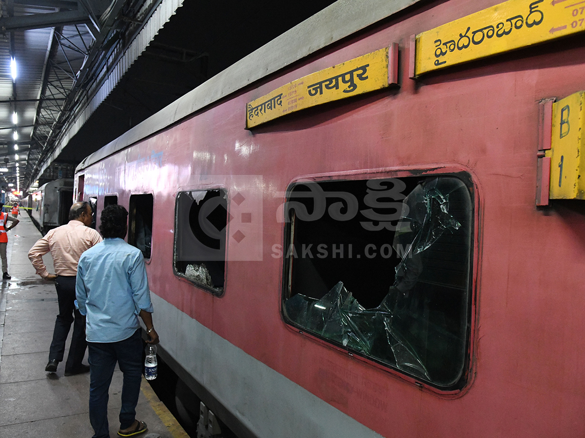 Major Fire Accident Averted at Nampally Railway Station HD Photos10