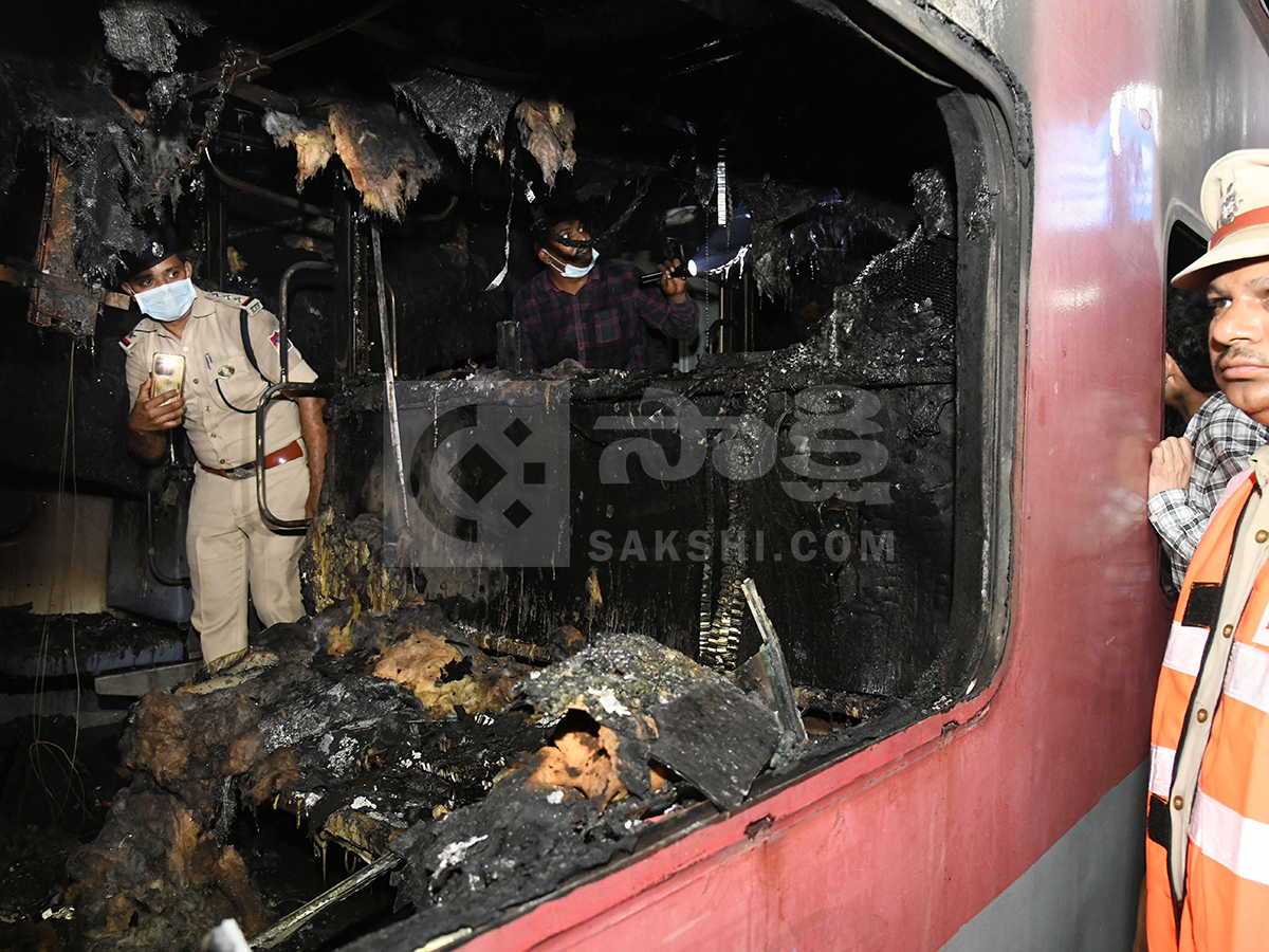 Major Fire Accident Averted at Nampally Railway Station HD Photos14