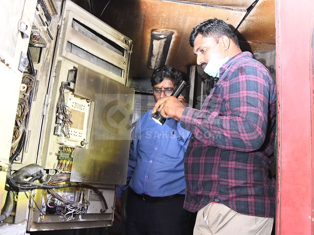 Major Fire Accident Averted at Nampally Railway Station HD Photos15