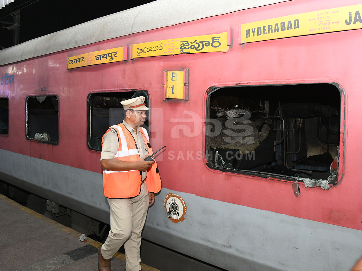 Major Fire Accident Averted at Nampally Railway Station HD Photos16
