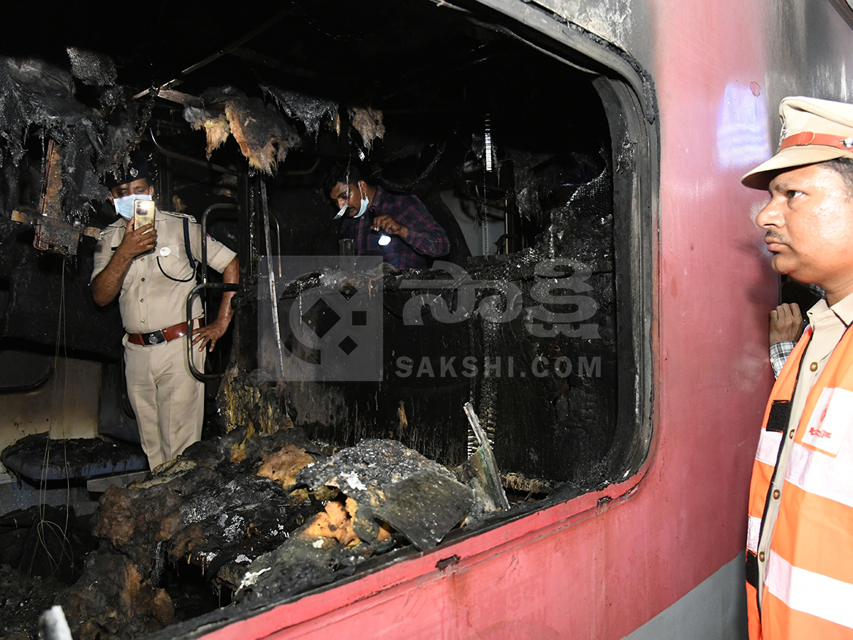 Major Fire Accident Averted at Nampally Railway Station HD Photos18