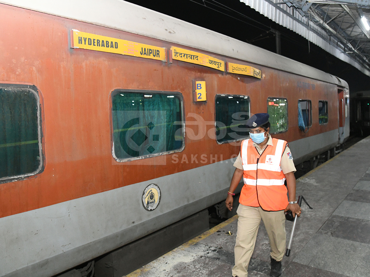 Major Fire Accident Averted at Nampally Railway Station HD Photos5