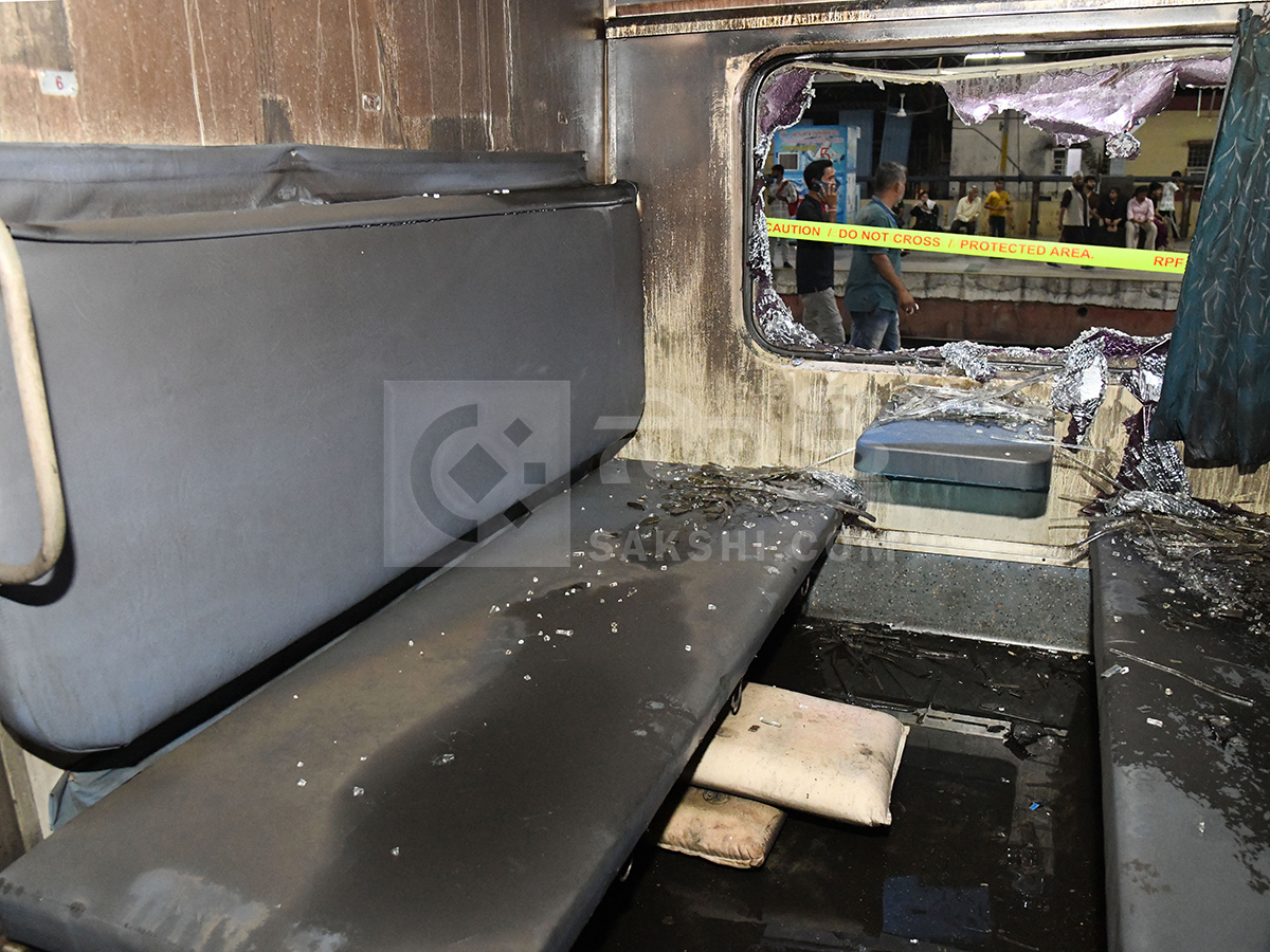 Major Fire Accident Averted at Nampally Railway Station HD Photos7