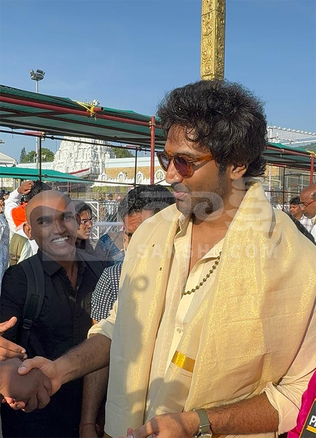 Actor Aadhi Pinisetty and his wife at Tirumala12