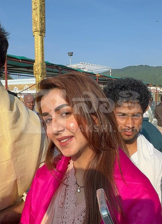 Actor Aadhi Pinisetty and his wife at Tirumala13