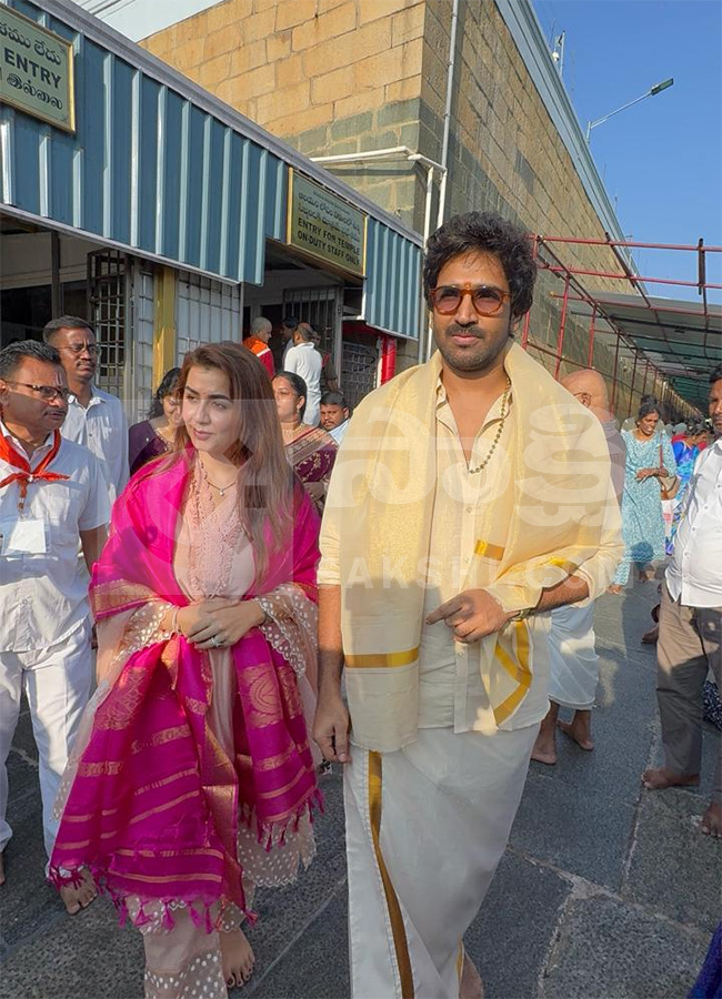 Actor Aadhi Pinisetty and his wife at Tirumala17