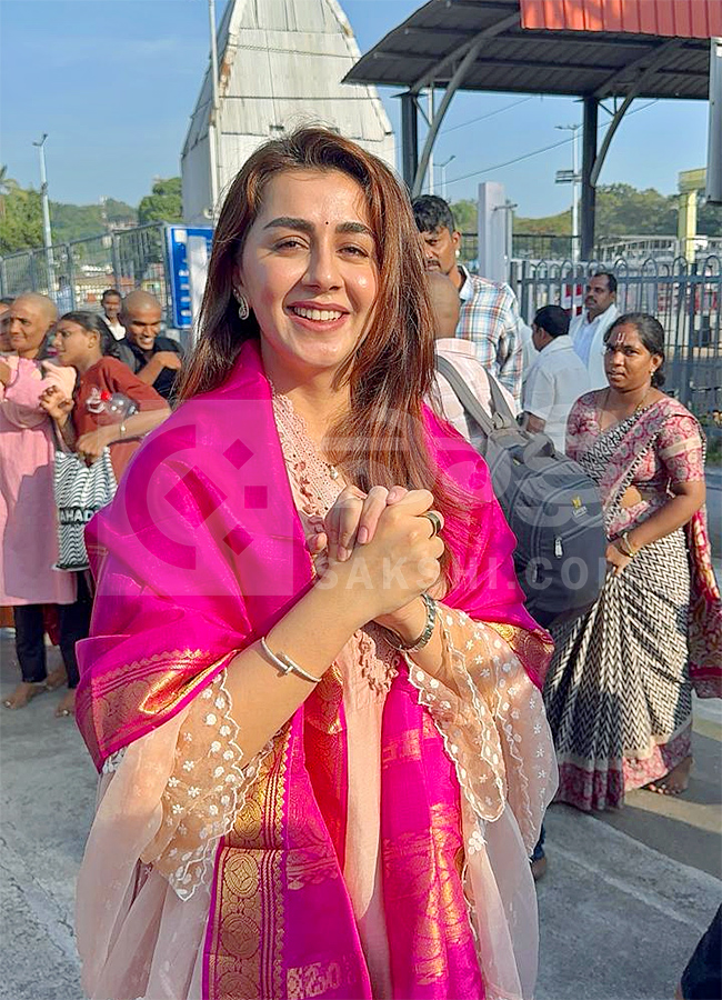 Actor Aadhi Pinisetty and his wife at Tirumala18