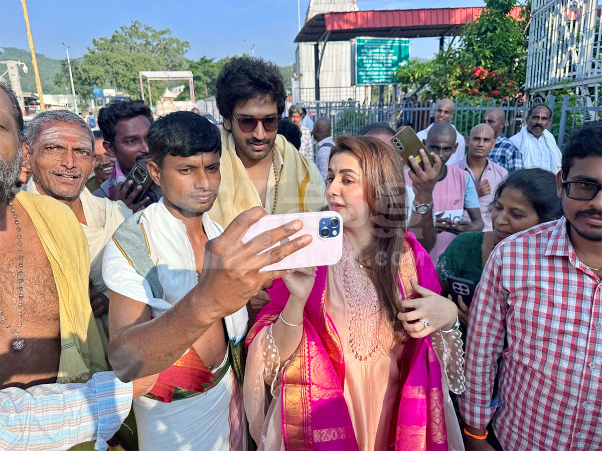 Actor Aadhi Pinisetty and his wife at Tirumala19
