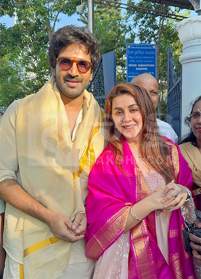 Actor Aadhi Pinisetty and his wife at Tirumala3