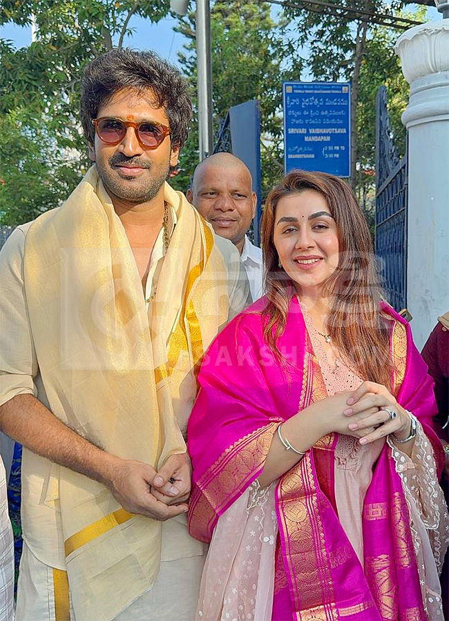 Actor Aadhi Pinisetty and his wife at Tirumala4