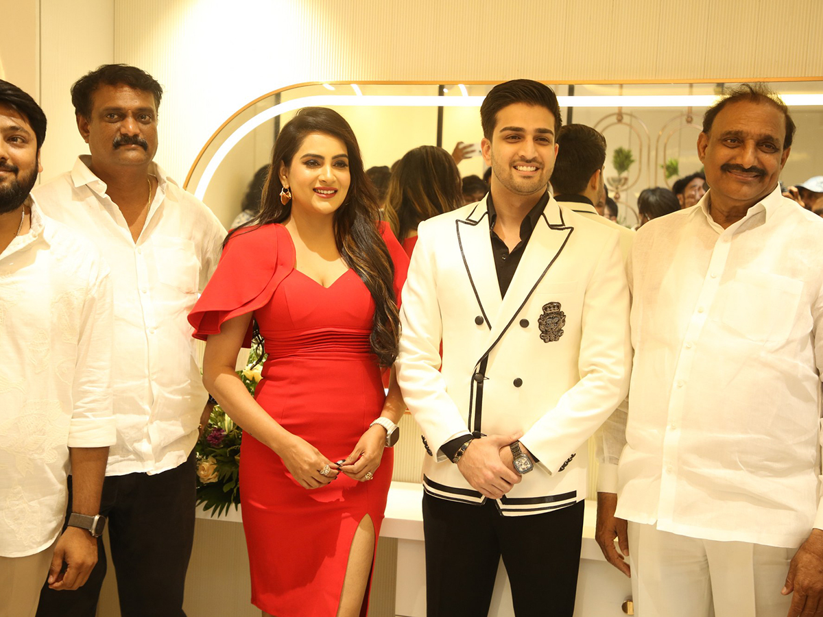 Actress Himaja Creates a Buzz at a Shop Opening Viral Photos4