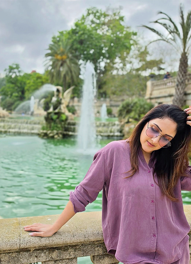 Heroine Sridevi Vijaykumar on a Family Trip Viral Photos10