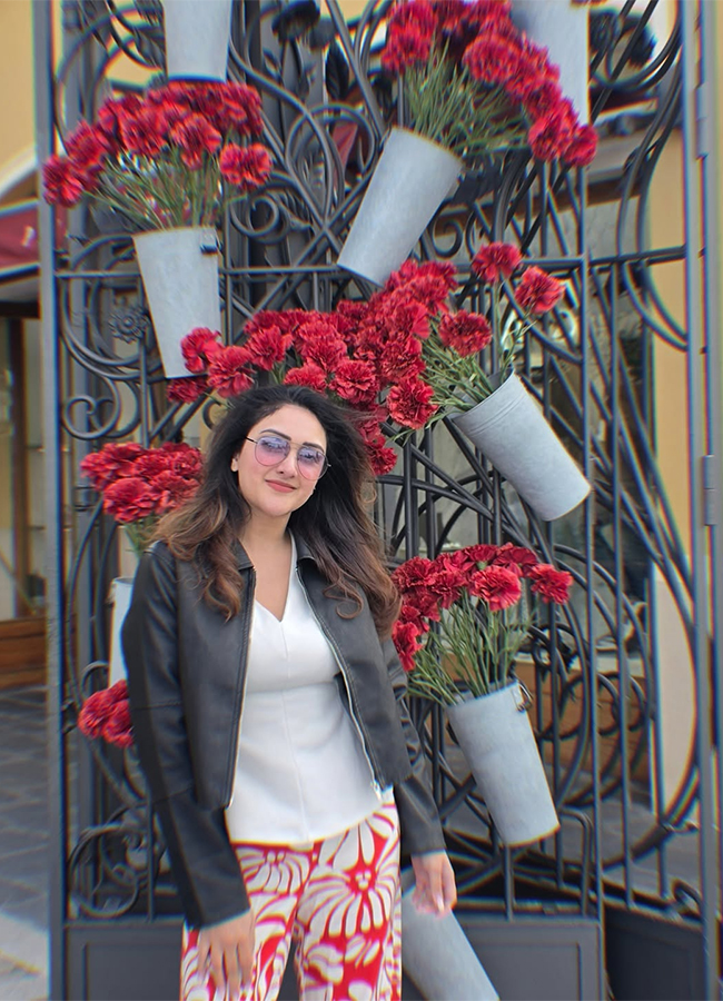 Heroine Sridevi Vijaykumar on a Family Trip Viral Photos12