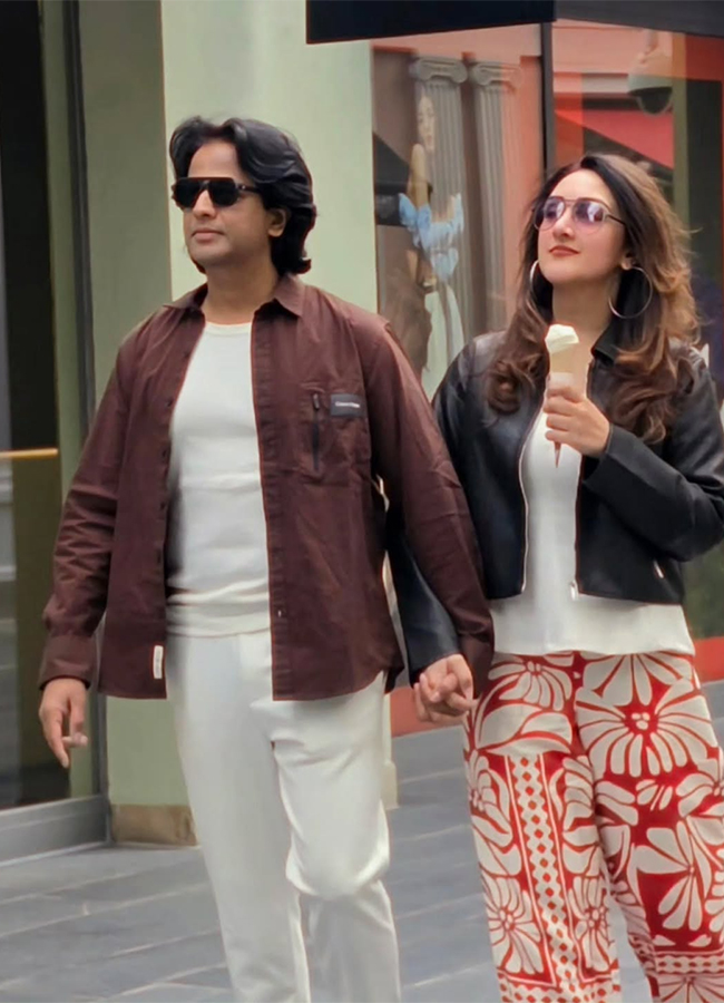 Heroine Sridevi Vijaykumar on a Family Trip Viral Photos15
