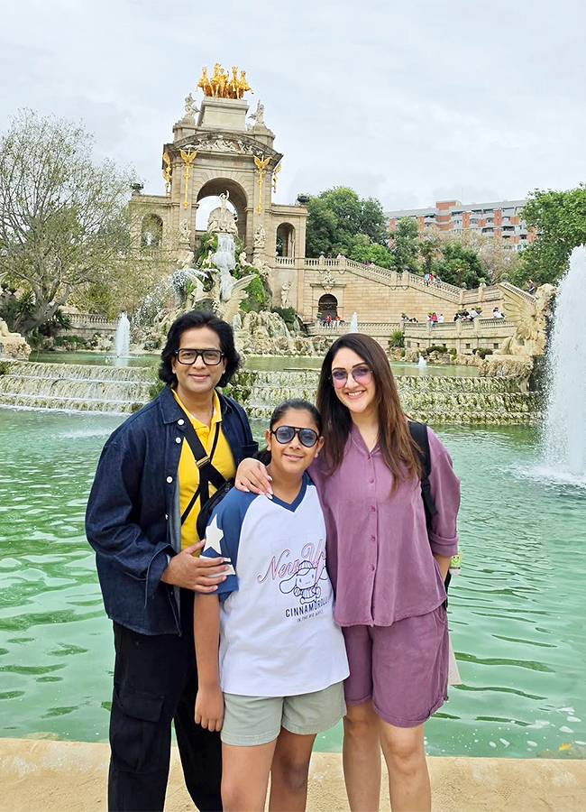 Heroine Sridevi Vijaykumar on a Family Trip Viral Photos2