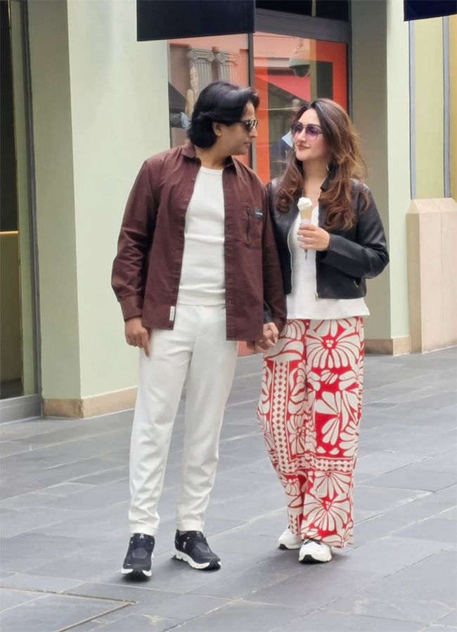 Heroine Sridevi Vijaykumar on a Family Trip Viral Photos4