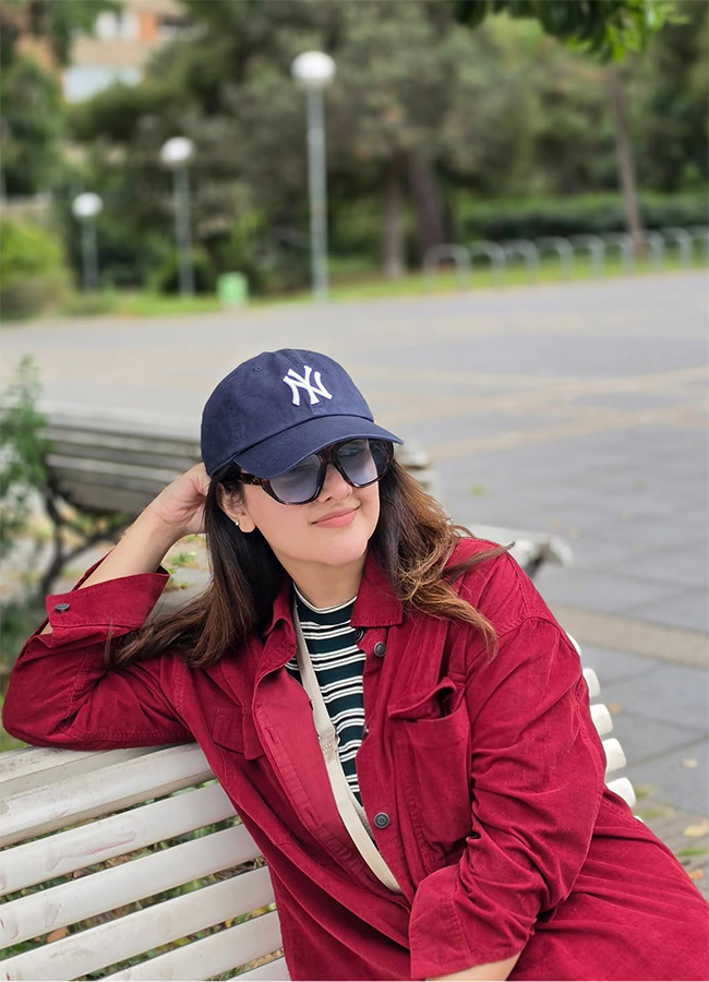 Heroine Sridevi Vijaykumar on a Family Trip Viral Photos5