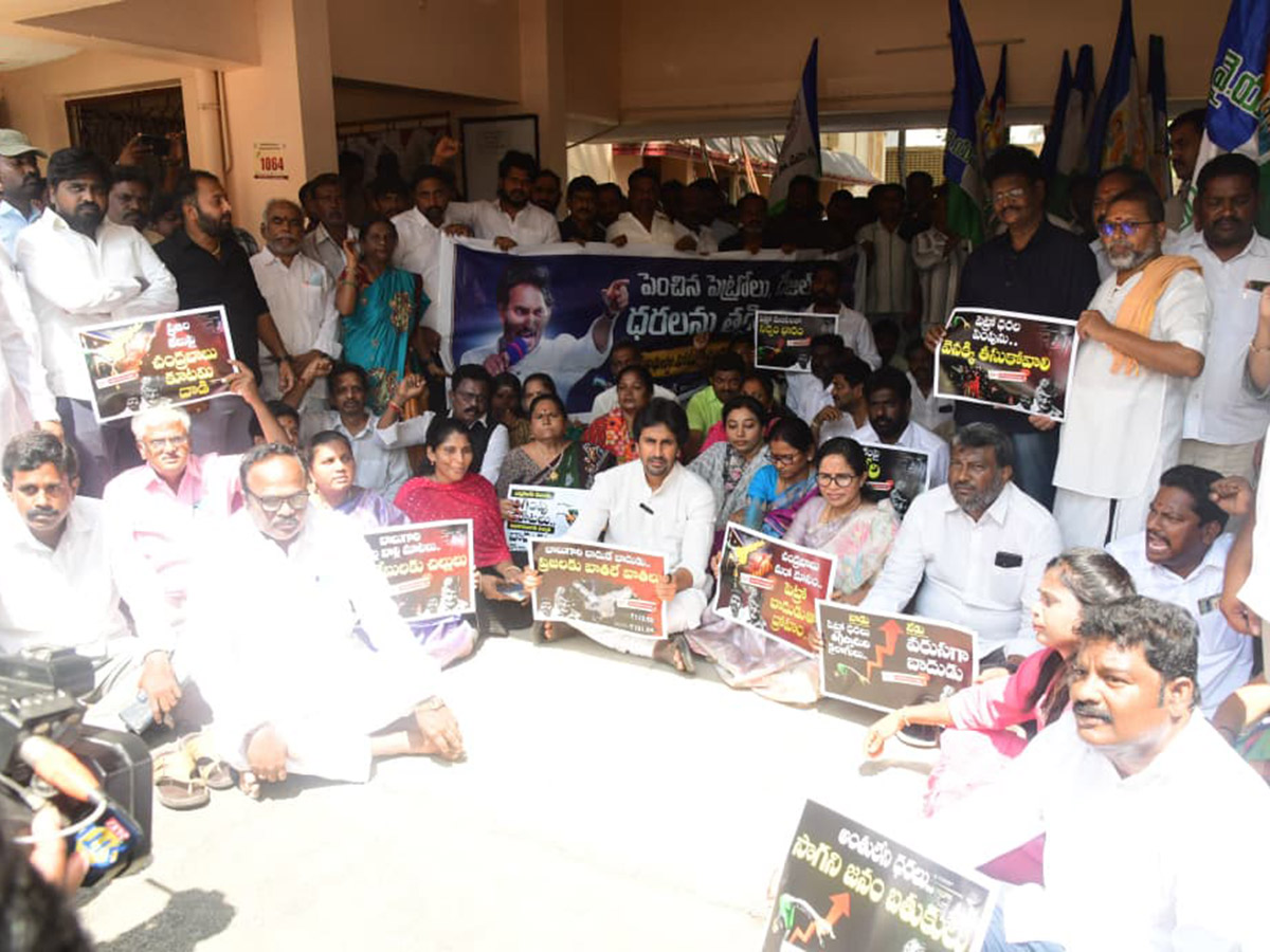  Massive Response For YSRCP Protest Against Petro Price Burden8