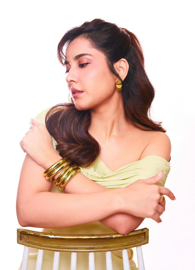 Tollywood Actress Raashii Khanna Stunning Glam Shoot12