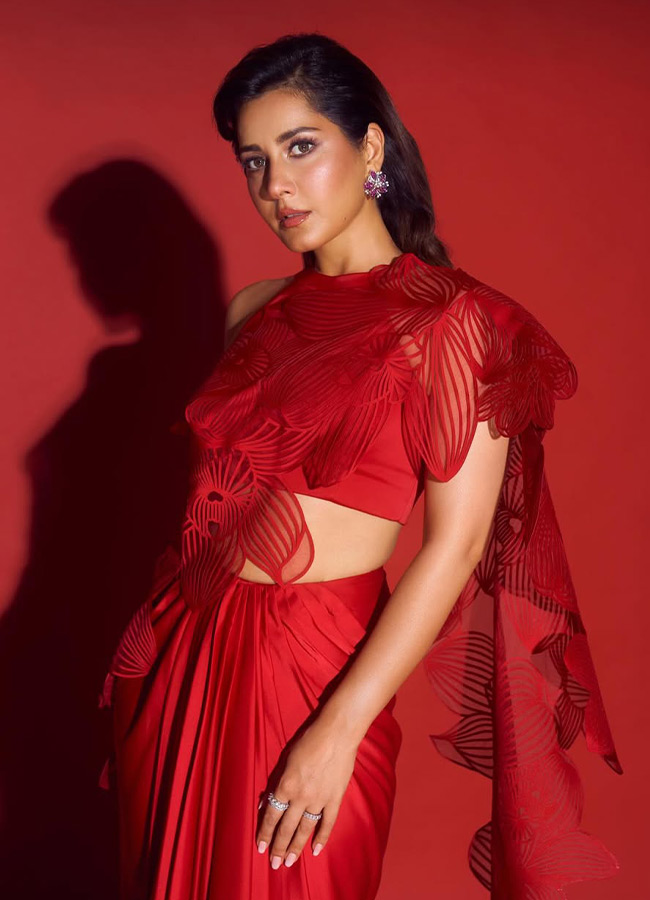 Tollywood Actress Raashii Khanna Stunning Glam Shoot2