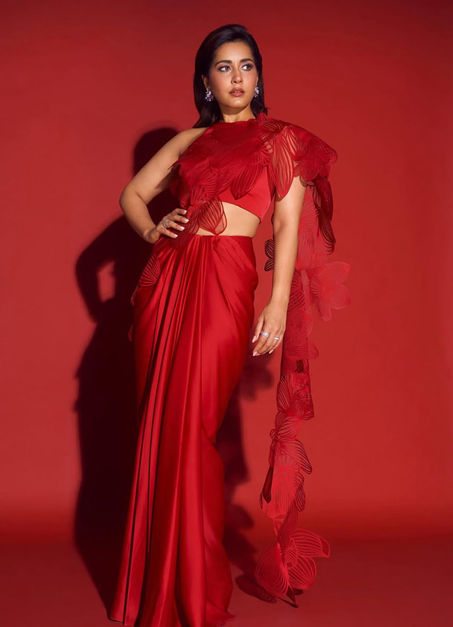 Tollywood Actress Raashii Khanna Stunning Glam Shoot6