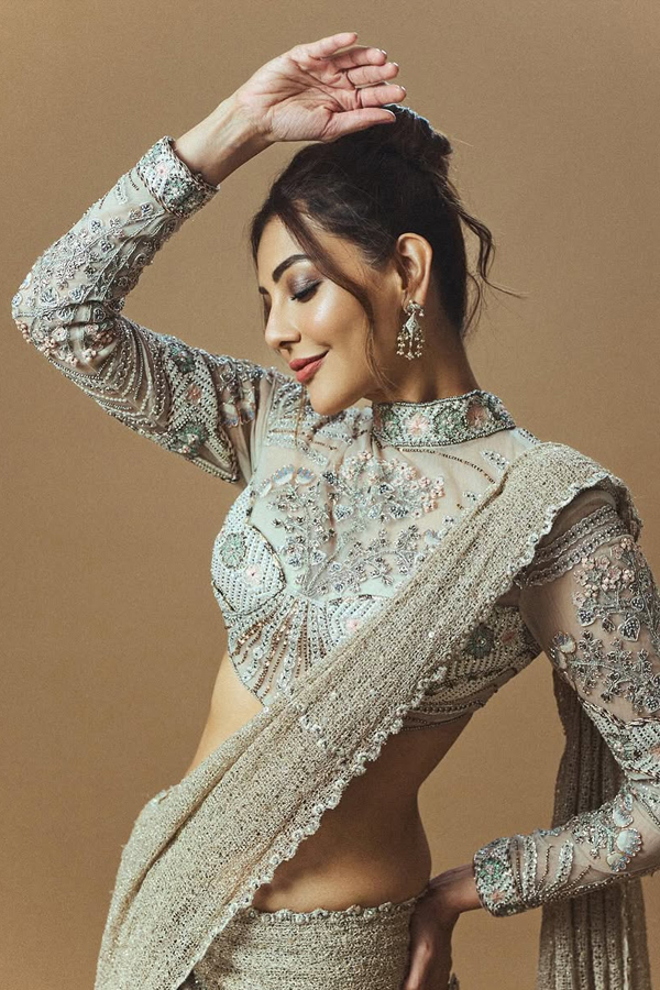 Actress Kajal Aggarwal Looking Gorgeous At Bellamkonda sai sreenivas Wedding Reception Photos11