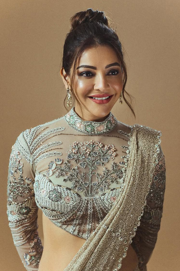 Actress Kajal Aggarwal Looking Gorgeous At Bellamkonda sai sreenivas Wedding Reception Photos13