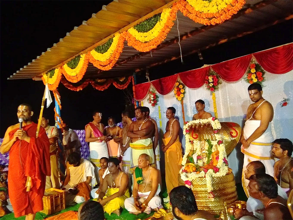 Devotional : Sri Nagapalli Lakshmi Narasimha Swami Temple HD Photos8