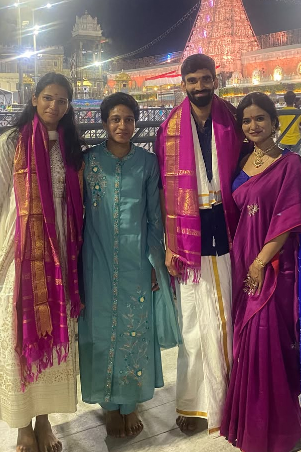 Kidambi Srikanth, Wife Shravya Varma Visited Tirumala Photos11