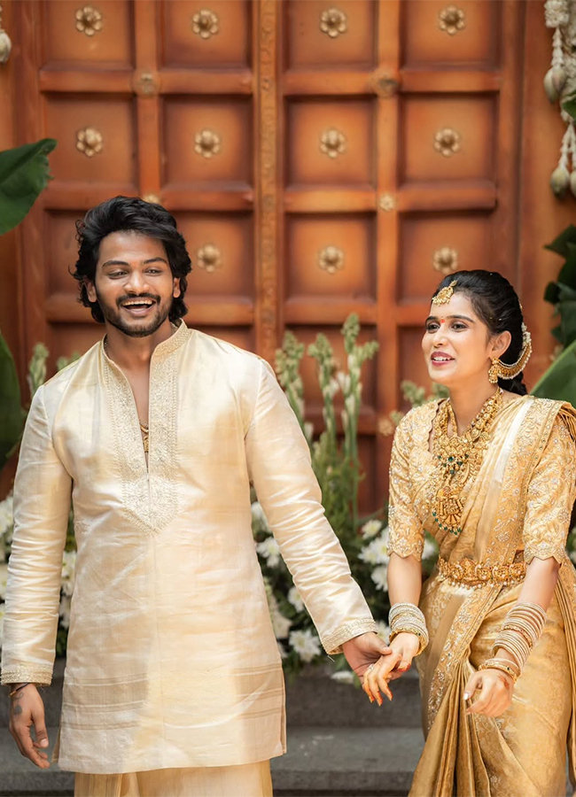 Shanmukh Jaswanth New House Opening Ceremony With Wife Vaishnavi, Photos Gallery Inside12