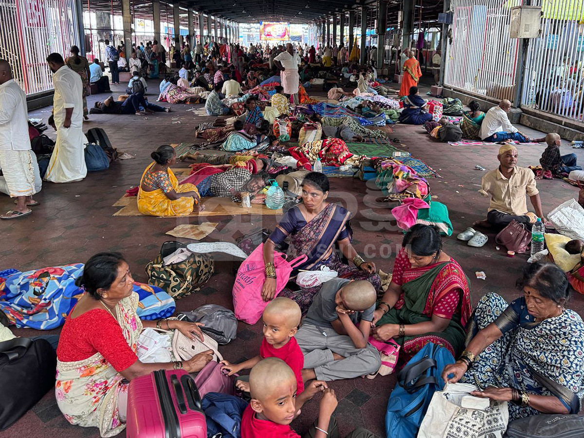 Heavy Rush at Tirumala During Summer Holidays10