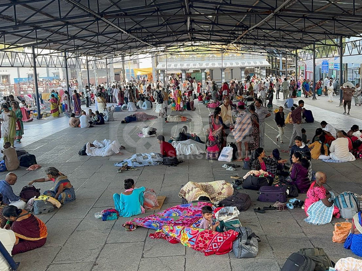 Heavy Rush at Tirumala During Summer Holidays11