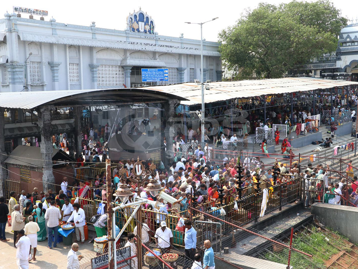 Heavy Rush at Tirumala During Summer Holidays13