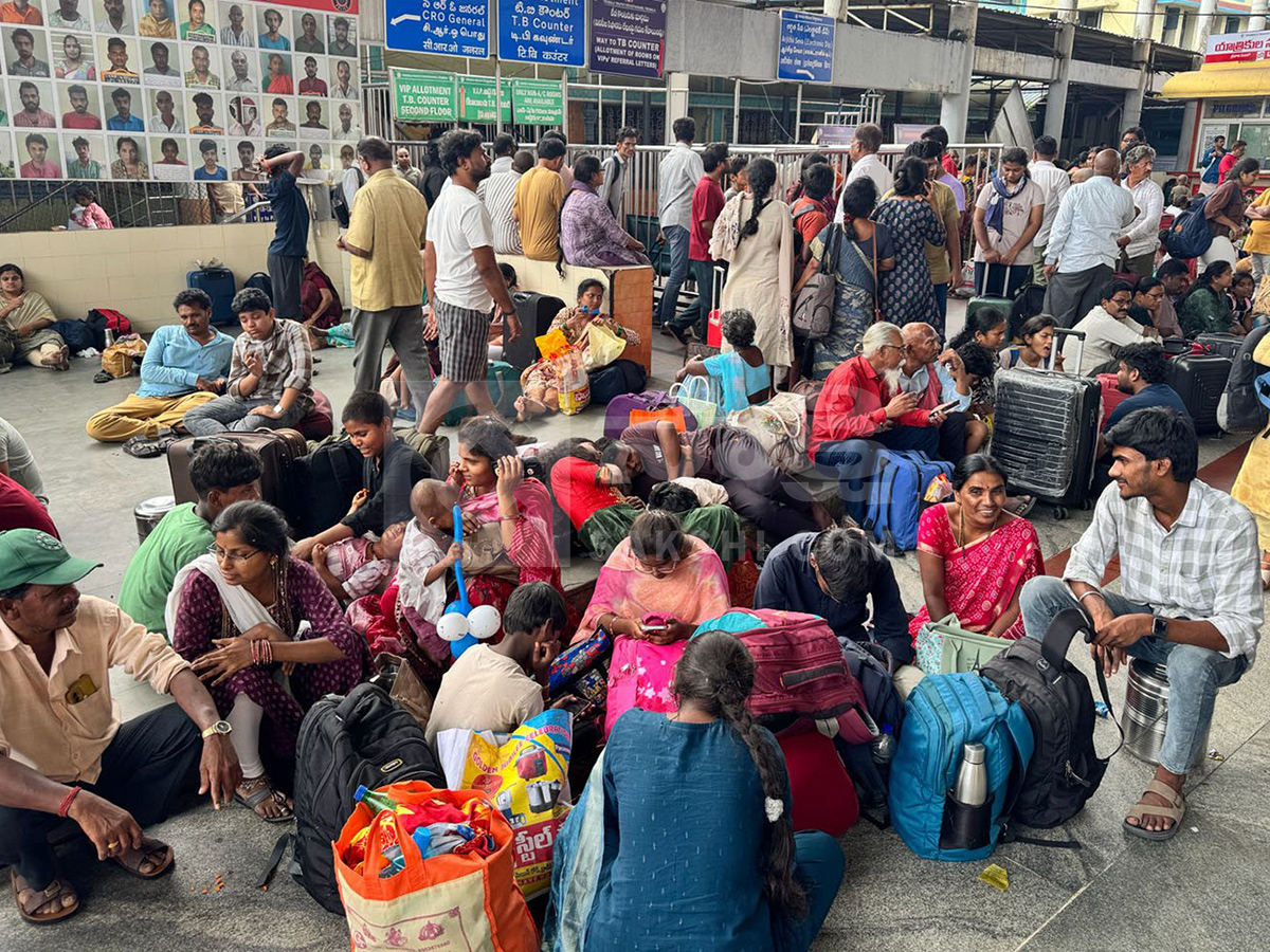 Heavy Rush at Tirumala During Summer Holidays16
