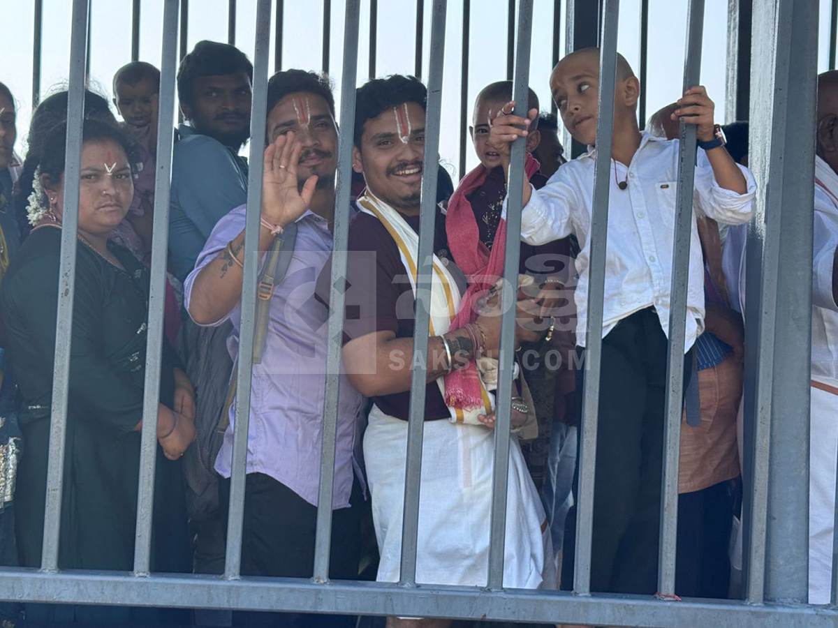 Heavy Rush at Tirumala During Summer Holidays4